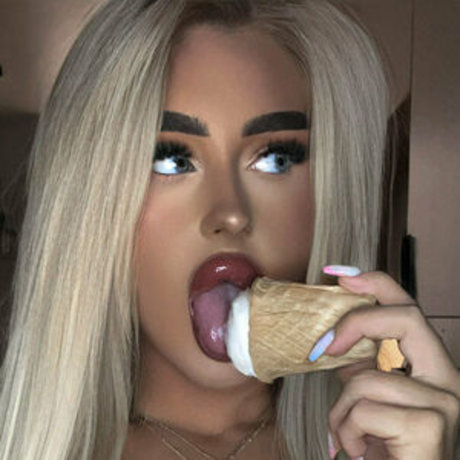 Naakte gelekte OnlyFans-foto van Baddiefree