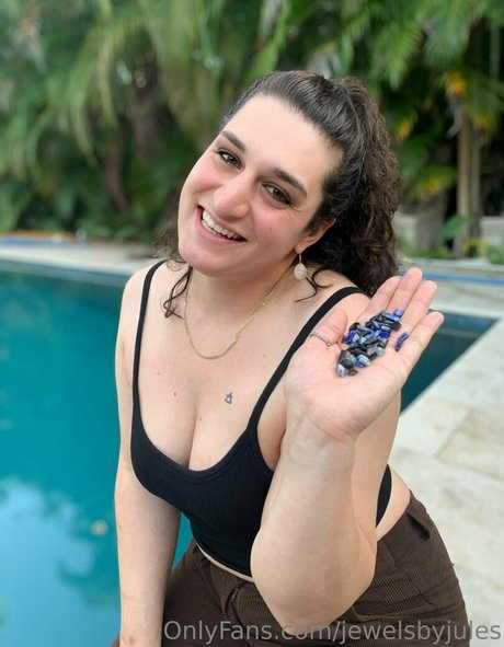Naakte gelekte OnlyFans-foto van Jewelsbyjules