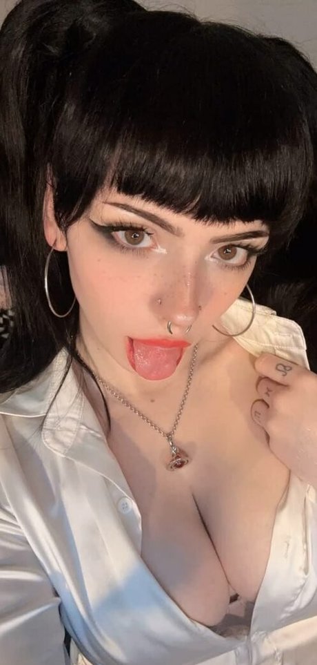 Naakte gelekte OnlyFans-foto van Emma Langevin