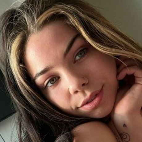 Naakte gelekte OnlyFans-foto van Sevsmileyfree