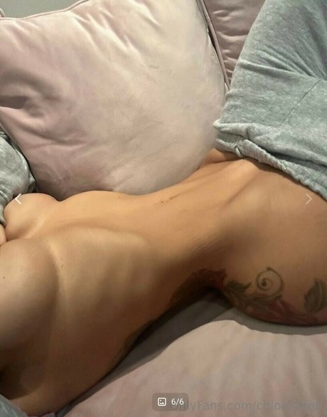 Naakte gelekte OnlyFans-foto van Chloe Saxon