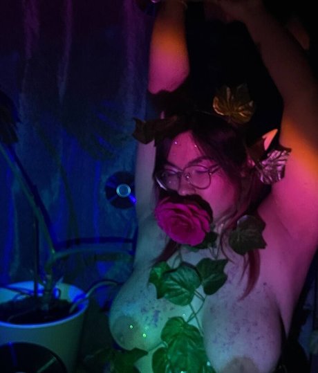 Naakte gelekte OnlyFans-foto van Utkashnitke