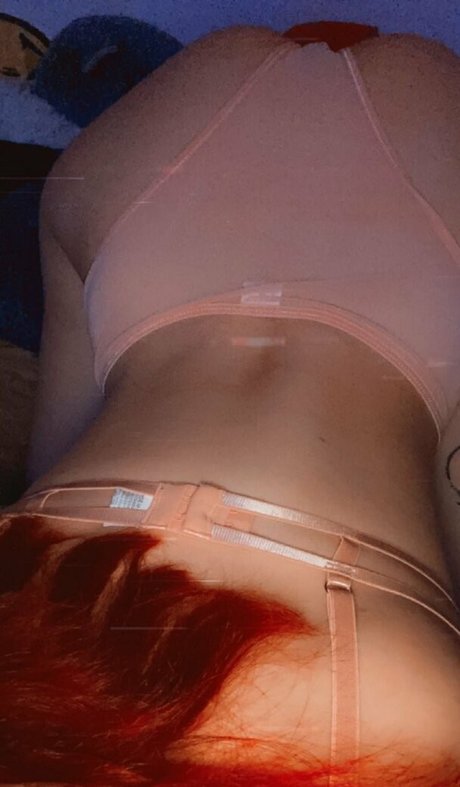 Naakte gelekte OnlyFans-foto van Katherine Means