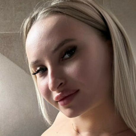 Naakte gelekte OnlyFans-foto van Katrinka