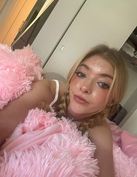 Naakte gelekte OnlyFans-foto van Rileymaetwo