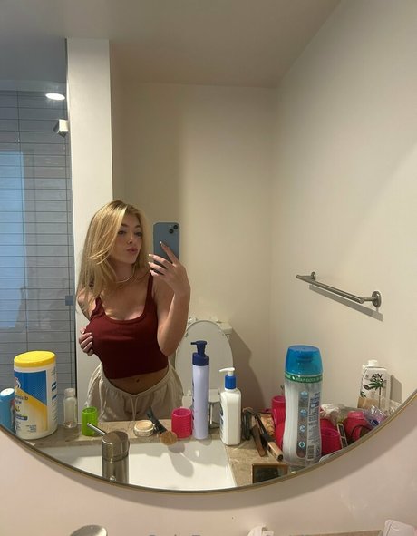 Naakte gelekte OnlyFans-foto van Rileymaetwo