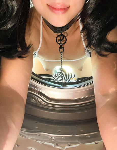 Naakte gelekte OnlyFans-foto van Funsizedasian