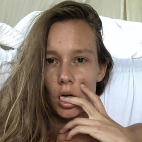 Naakte gelekte OnlyFans-foto van Immiraira