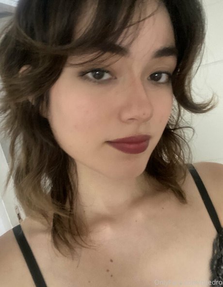 Naakte gelekte OnlyFans-foto van Dronae