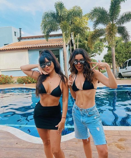 Naakte gelekte OnlyFans-foto van Talita Younan