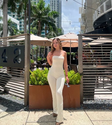 Naakte gelekte OnlyFans-foto van Leslie Machin