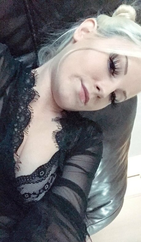 Naakte gelekte OnlyFans-foto van Katiiemaedagoat