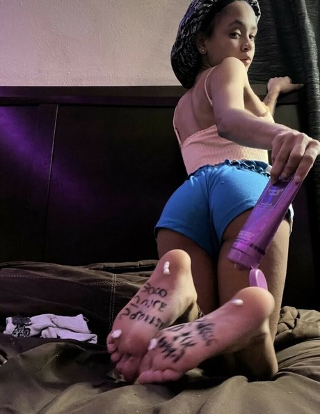 Naakte gelekte OnlyFans-foto van Miixeddoll