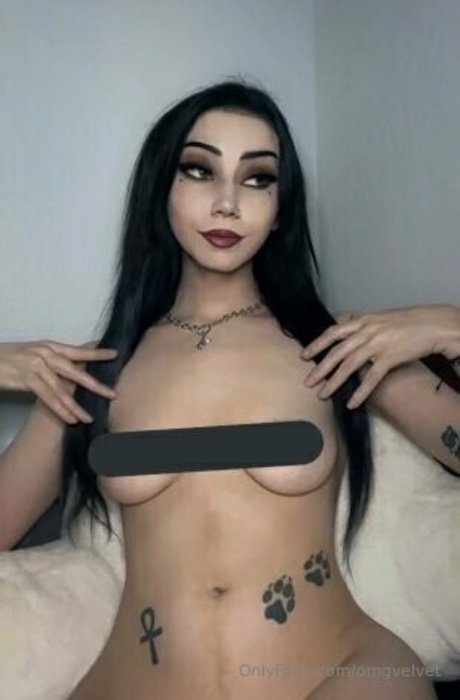 Naakte gelekte OnlyFans-foto van Omgvelvet