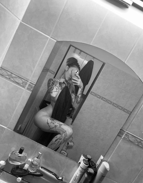 Naakte gelekte OnlyFans-foto van Sofikafoxx