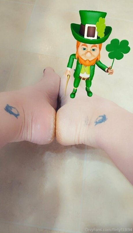 Naakte gelekte OnlyFans-foto van Flirtyf33t94