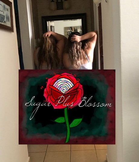 Naakte gelekte OnlyFans-foto van Lolliandrose