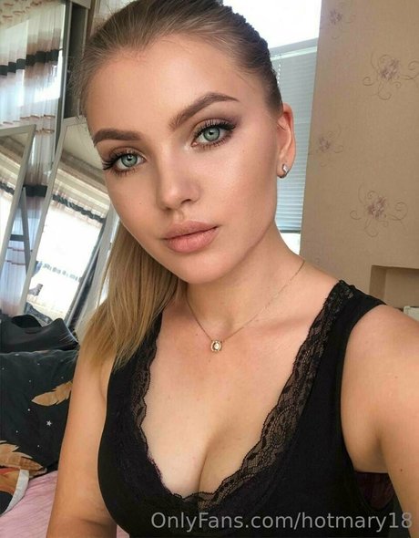 Naakte gelekte OnlyFans-foto van Hotmary18