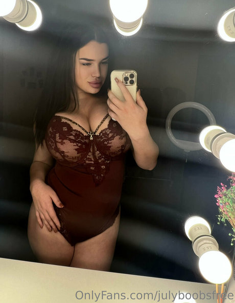 Naakte gelekte OnlyFans-foto van Julyyysfree