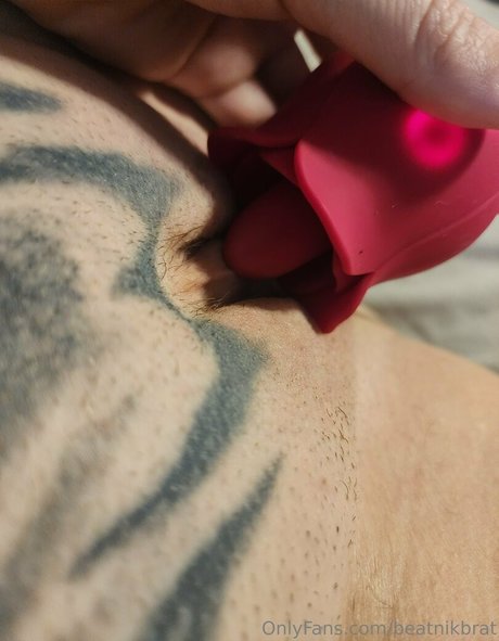 Naakte gelekte OnlyFans-foto van Beatnikbrat