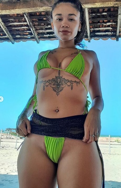 Naakte gelekte OnlyFans-foto van Talia Nascimento