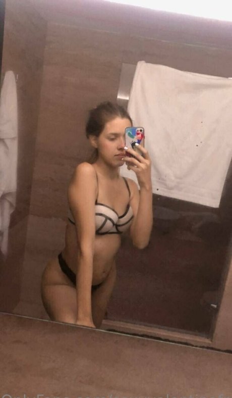 Naakte gelekte OnlyFans-foto van Sexyvalentinafree