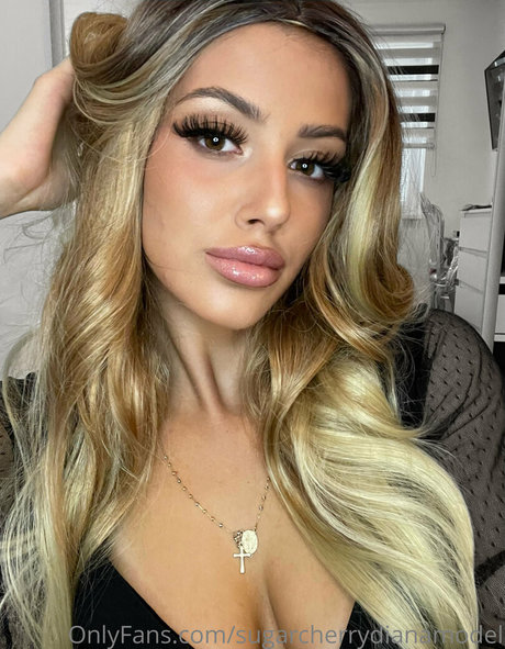 Naakte gelekte OnlyFans-foto van Kinkyyvanessa