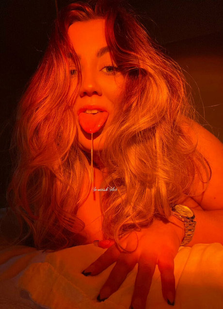 Naakte gelekte OnlyFans-foto van Kellycarmichael