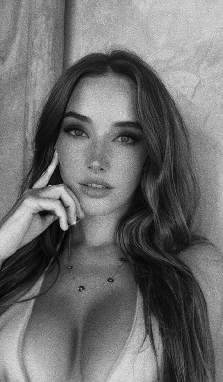 Naakte gelekte OnlyFans-foto van Jess Mulln