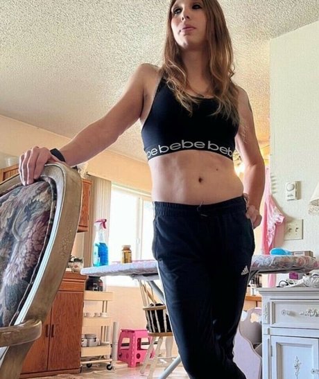 Naakte gelekte OnlyFans-foto van Noctiflora
