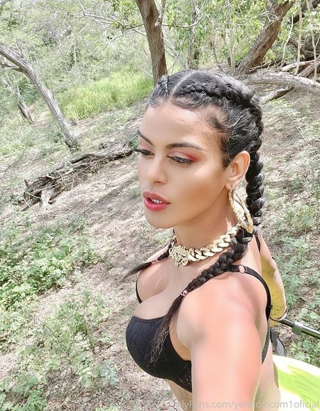 Naakte gelekte OnlyFans-foto van Yeraldincom1oficial