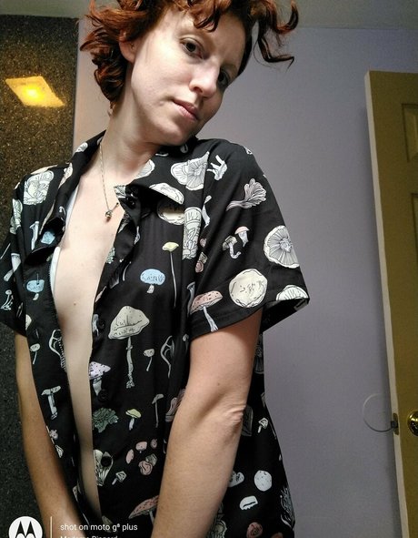 Naakte gelekte OnlyFans-foto van Madamedragnir