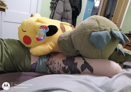 Naakte gelekte OnlyFans-foto van Madamedragnir