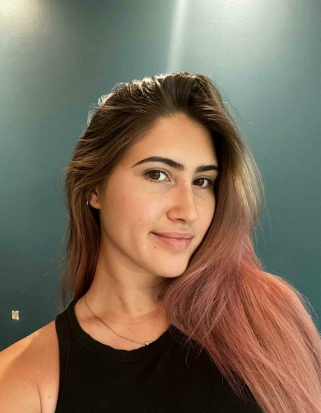 Naakte gelekte OnlyFans-foto van Miameetsworld