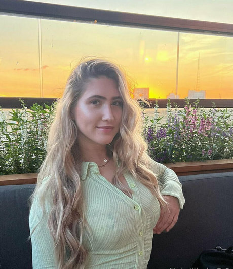 Naakte gelekte OnlyFans-foto van Miameetsworld