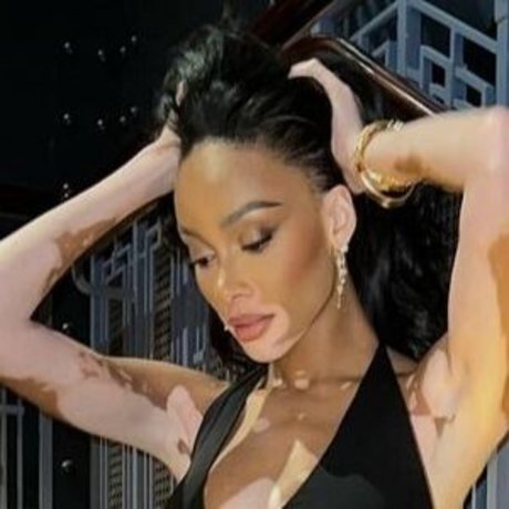 Naakte gelekte OnlyFans-foto van Winnie Harlow