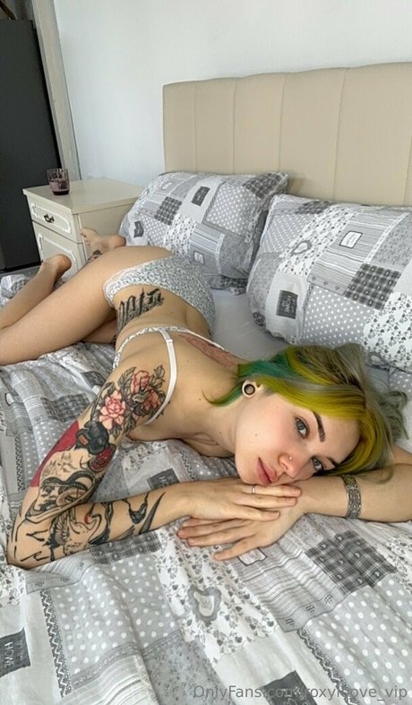 Naakte gelekte OnlyFans-foto van Roxyloovefree
