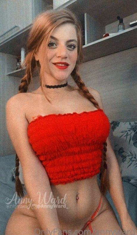 Naakte gelekte OnlyFans-foto van Anny Ward