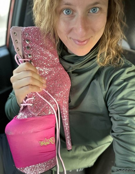 Naakte gelekte OnlyFans-foto van Isophie