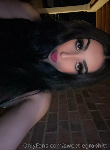 Naakte gelekte OnlyFans-foto van Sweetiegraphitti