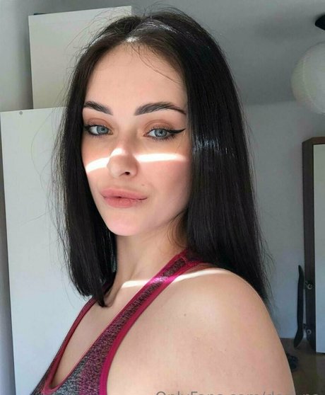 Naakte gelekte OnlyFans-foto van Monicawollf