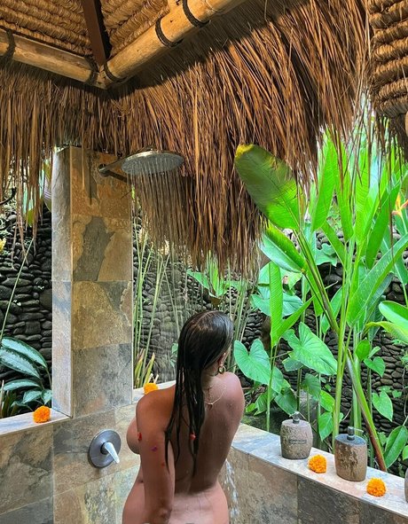 Naakte gelekte OnlyFans-foto van Saucytitsbali