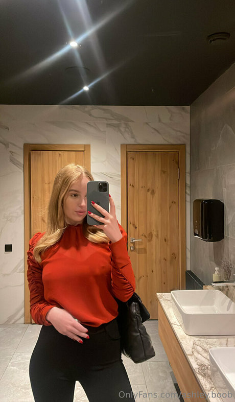 Naakte gelekte OnlyFans-foto van Ashleyboob