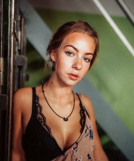Naakte gelekte OnlyFans-foto van Hedwigtr