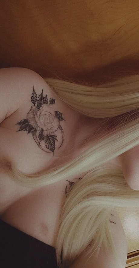 Naakte gelekte OnlyFans-foto van Cherricxrpse