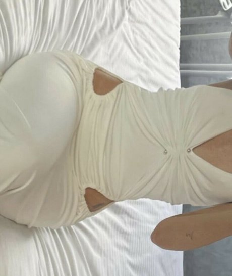 Naakte gelekte OnlyFans-foto van Summer Everitt