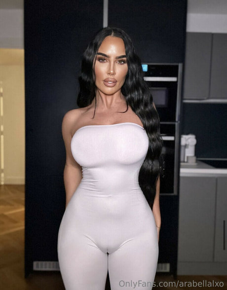 Naakte gelekte OnlyFans-foto van Arabella Lajares