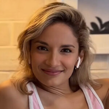 Naakte gelekte OnlyFans-foto van Ambra Cherry