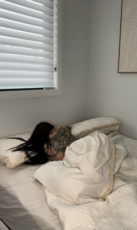 Naakte gelekte OnlyFans-foto van Jess Wallis