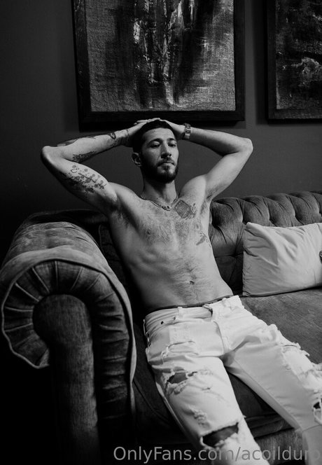 Naakte gelekte OnlyFans-foto van Acoilduro